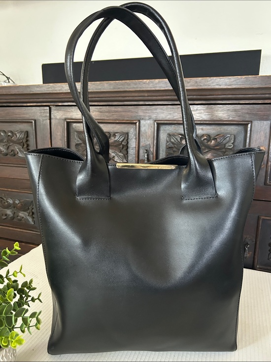 BCBGMaxAzria Handbags - BCBGMaxAzria Black Leather Double-Handle Tote with Gold Accent
